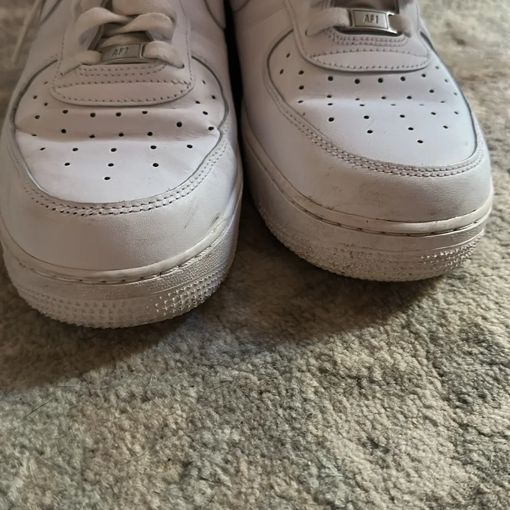 EUC Nike Men’s Air Force 1 ‘07 White Athletic Sneakers‎ 12